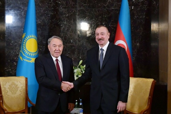 İlham Əliyev Nursultan Nazarbayevlə görüşüb 